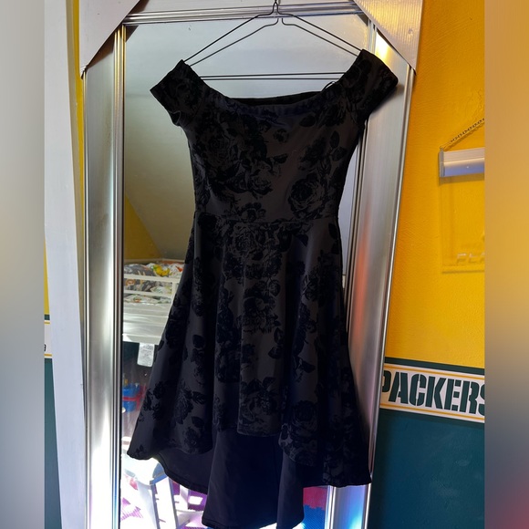 Off shoulder formal dress - Picture 4 of 4